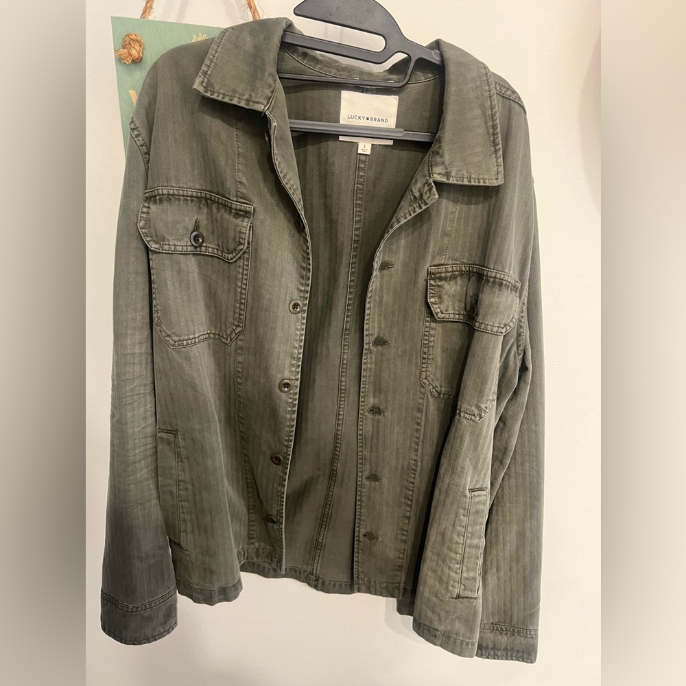 Men’s Large olive green light Jean jacket. Excellent condition!
